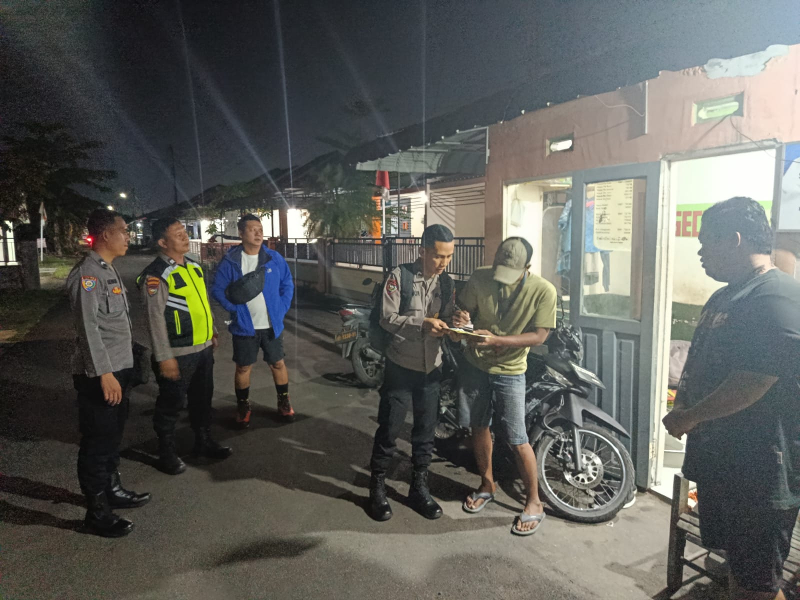 PENGAMANAN SWAKARSA MEMPERKUAT SINERGI POLRI DAN MASYARAKAT DALAM MENJAGA KEAMANAN DAN KETERTIBAN LINGKUNGAN